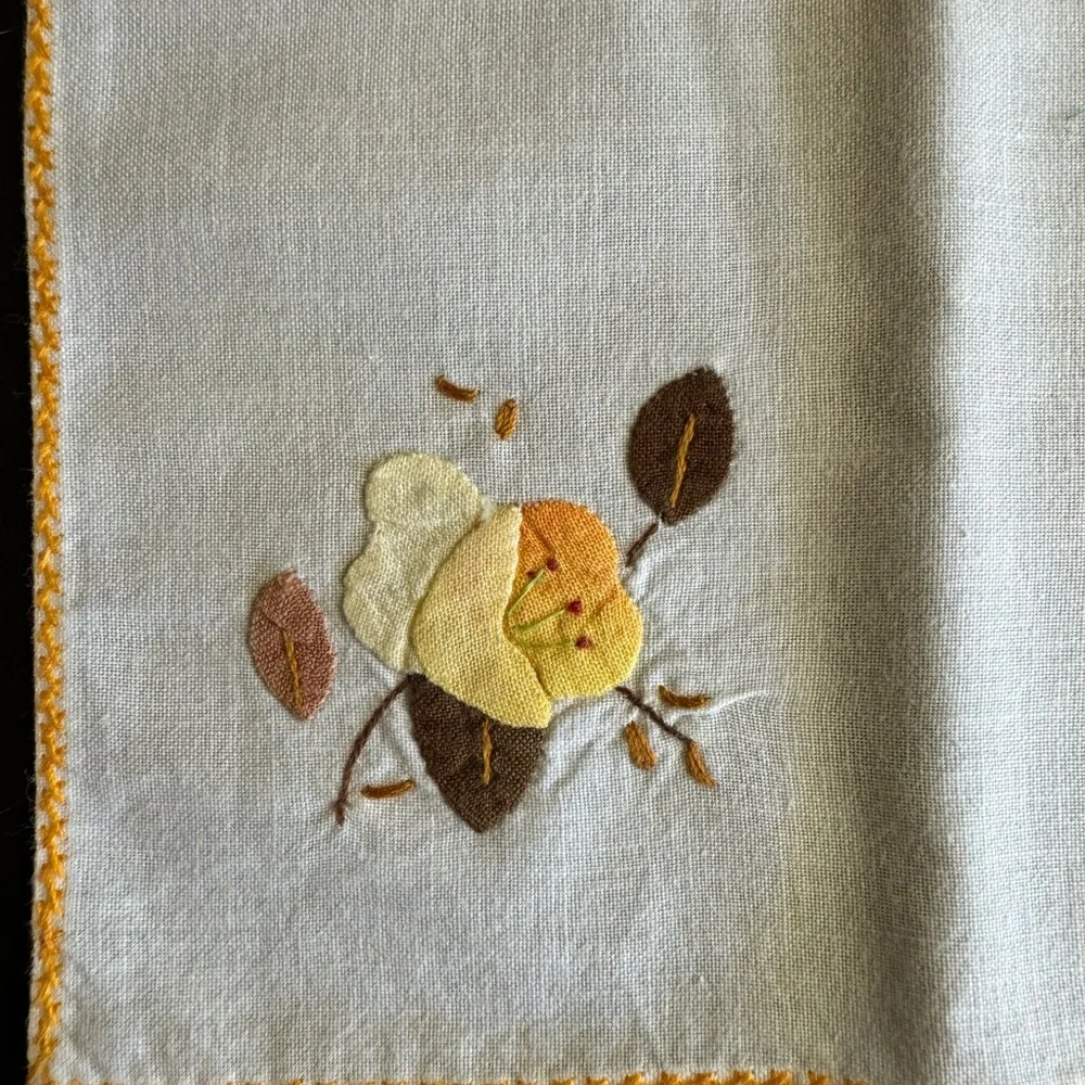 LARGE 13PC Vtg LARGE handmade Spring white and yellow tablecloth and 12 napkins.